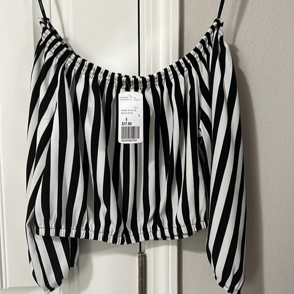 Forever 21 striped crop top. NWT. Size small - Picture 2 of 3